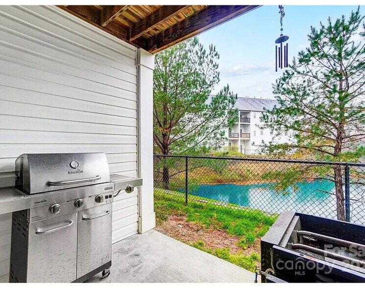 Building Photo - 6412 Park Pond Dr