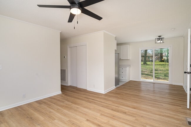 Building Photo - 122 Brookside Dr