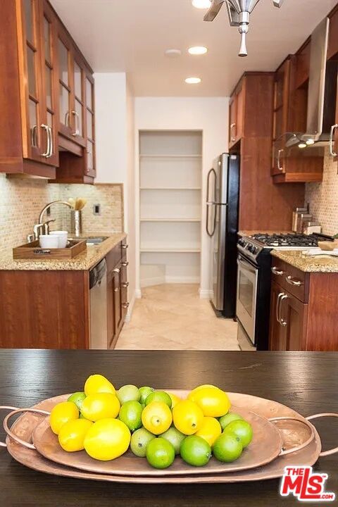 Building Photo - 1154 S Barrington Ave