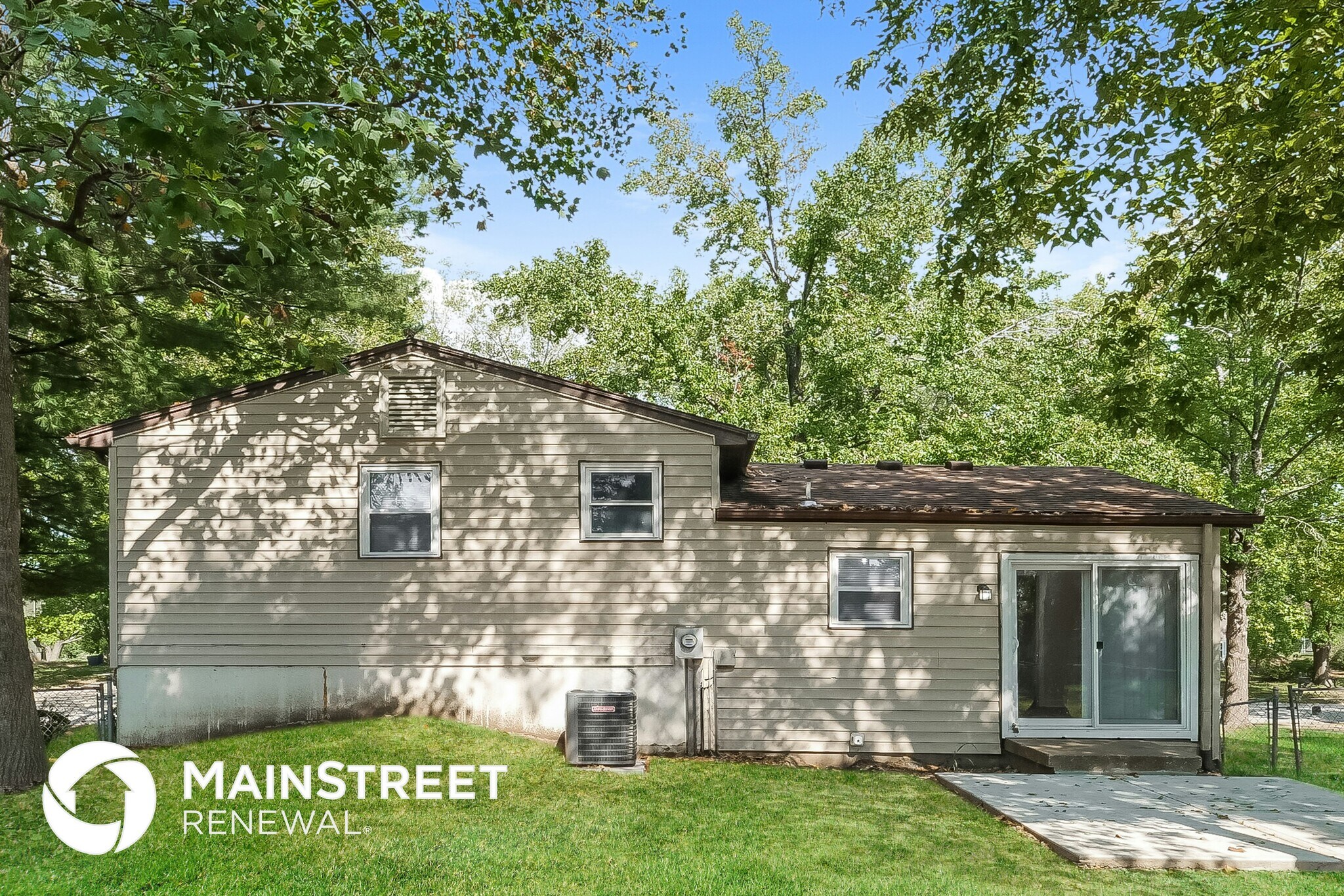 Building Photo - 1109 NE Columbus St