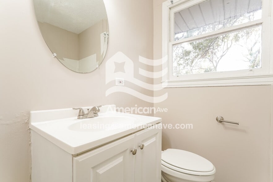 Building Photo - 3028 Acorn Rd