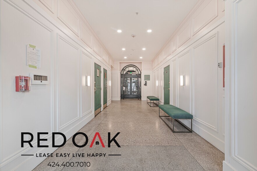 Building Photo - 6533 Hollywood Blvd