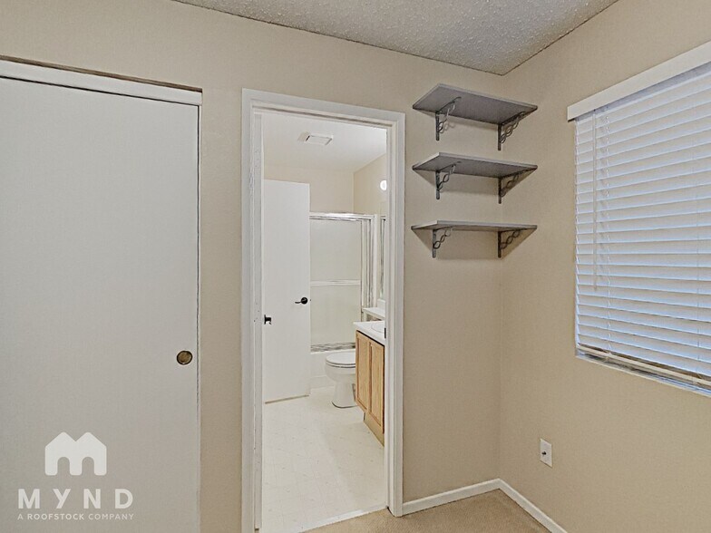 Building Photo - 1576 Reno View Dr