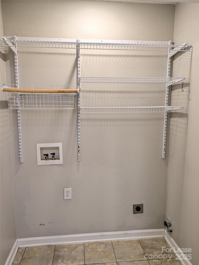 Building Photo - 152 Everett Park Dr