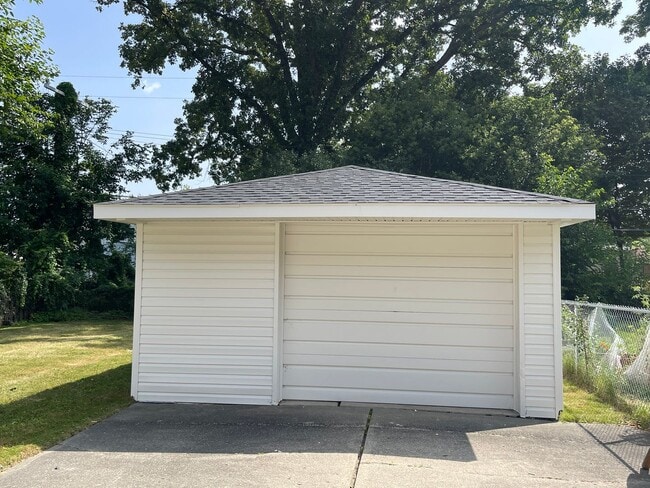 Building Photo - 3 BED 2 BATH BUNGALOW STYLE HOME IN BERKLE...