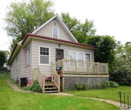 Building Photo - 2 Bed/1 Bath