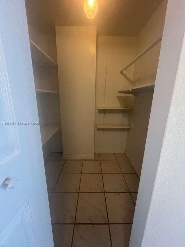 Building Photo - 2025 NE 164th St