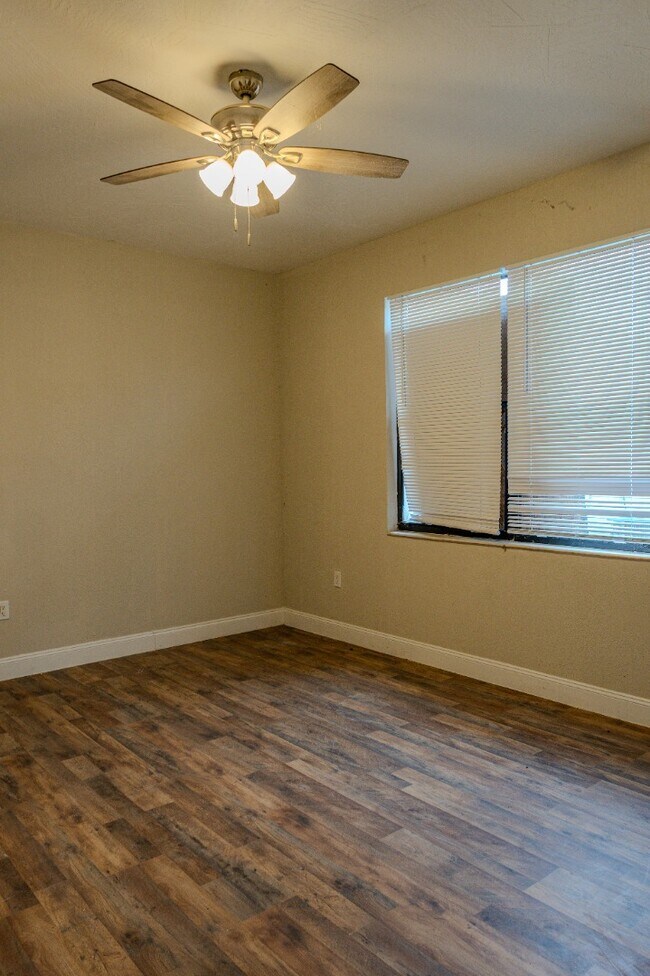 Building Photo - 129 W Church St