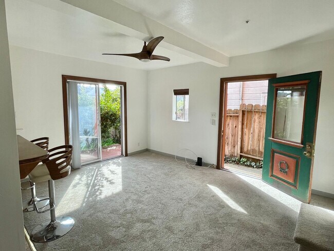 Building Photo - Jr.1BR/1BA Garden Unit NOPA Flat! Laundry!...