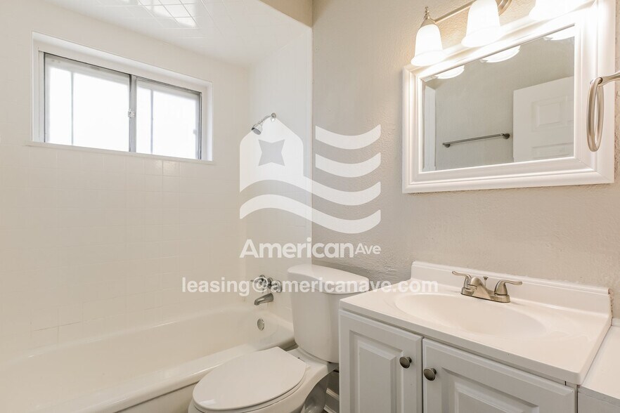 Building Photo - 10109 Ventura Dr