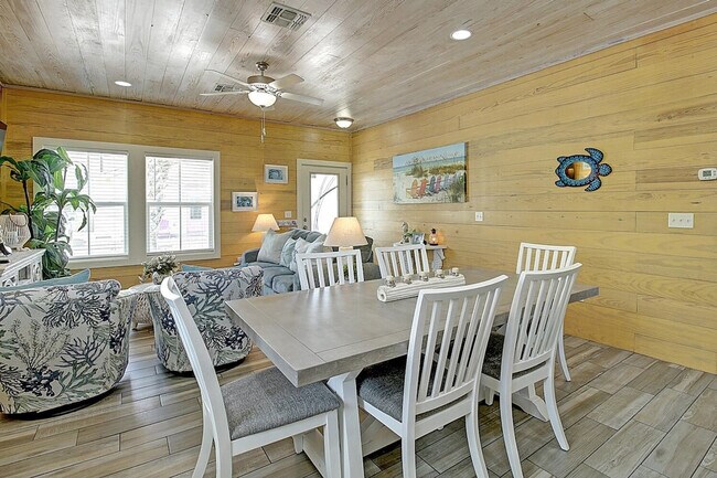 Building Photo - 1617 S Station St