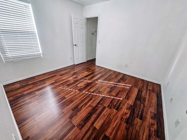 Building Photo - 3552 N Riverhaven Dr