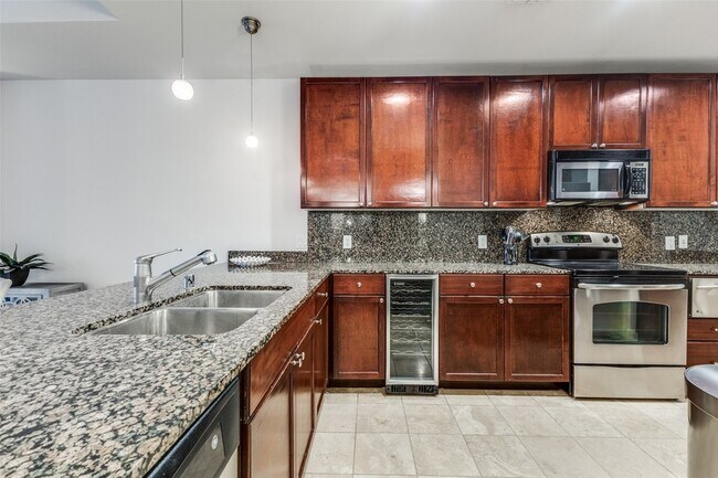 Building Photo - 1505 Elm St