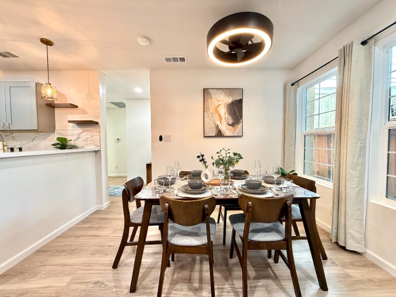 Building Photo - 3229 S Sherbourne Dr