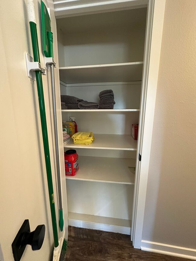 Building Photo - Luxury Furnished Rental in Milwaukie
