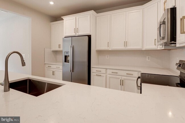 Building Photo - 43798 Middleway Ter