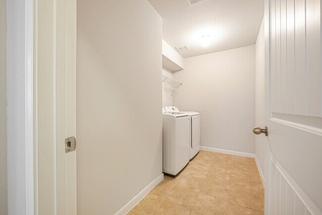 Building Photo - Charming 3-Bedroom with 2 Baths Cottonwood...