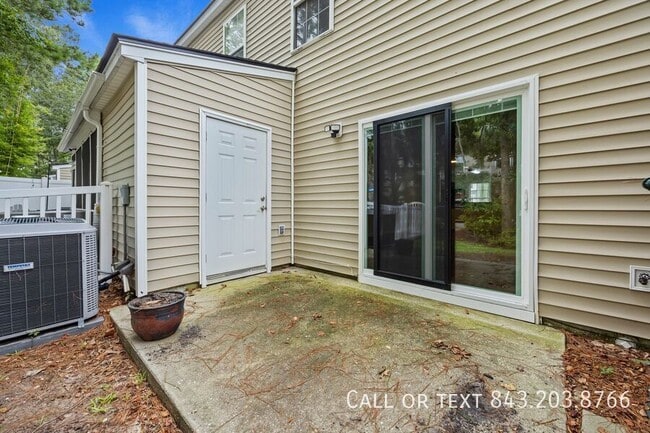 Building Photo - 1005 Summerhaven Pl