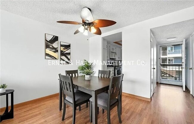 Building Photo - 955 E 3rd St