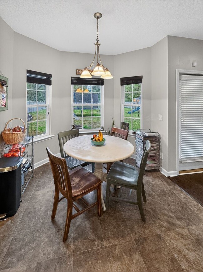 Building Photo - SPRING MOVE-IN SPECIAL: 50% OFF 1ST MONTH'S RENT!**