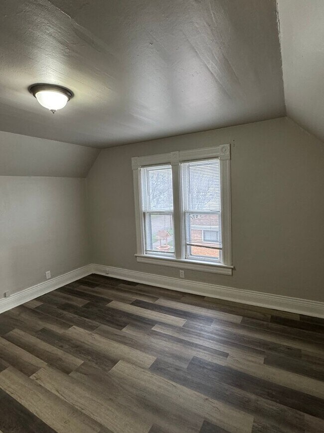 Building Photo - 120 E Spring St