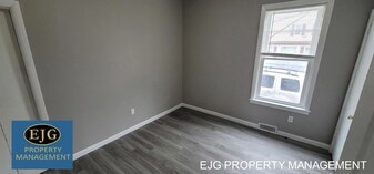 Building Photo - 454 Dubuque St