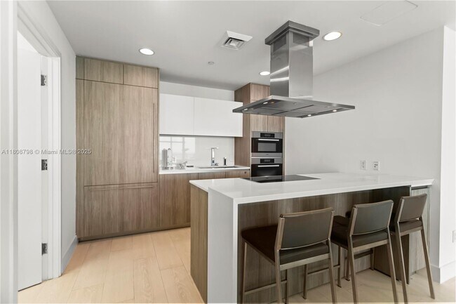 Building Photo - 350 Ocean Dr