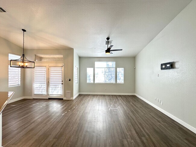 Building Photo - Aurora 4-By Pinnacle Homes
