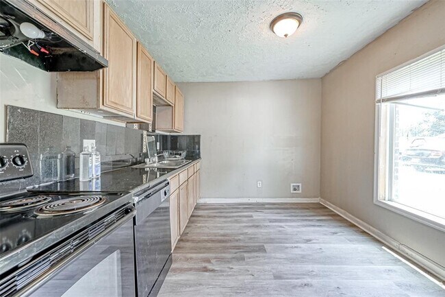 Building Photo - 8605 Dosia St