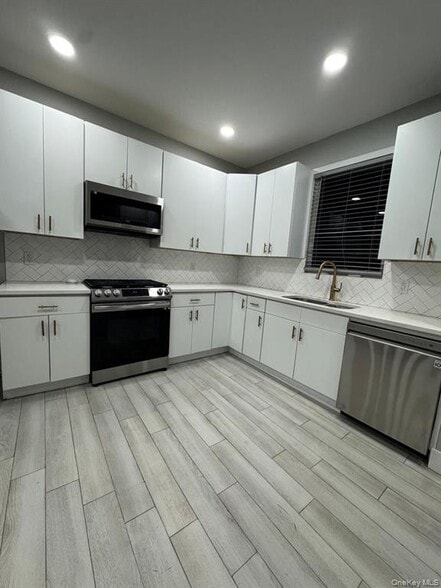 Building Photo - 588 W Broadway