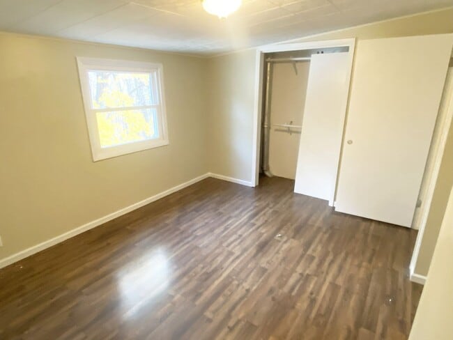 Building Photo - 4-Bedroom, 1 Bath Home on Wooded Lot near ...