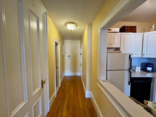 Building Photo - 169 Beacon St