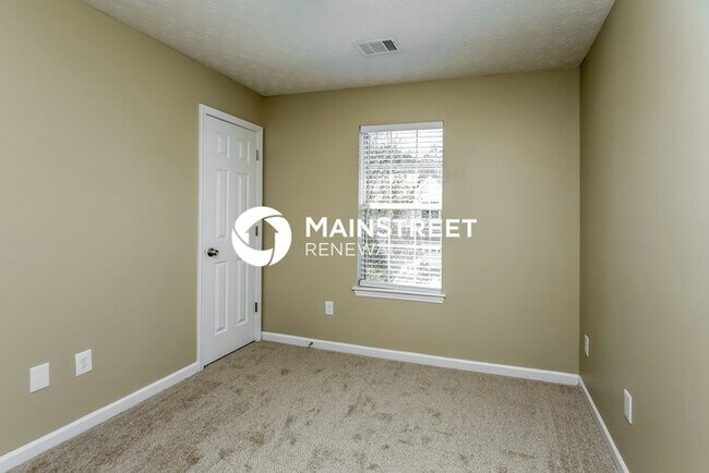 Building Photo - 5 Bedroom Pet-Friendly Home in Lithonia, GA with Main Street Renewal
