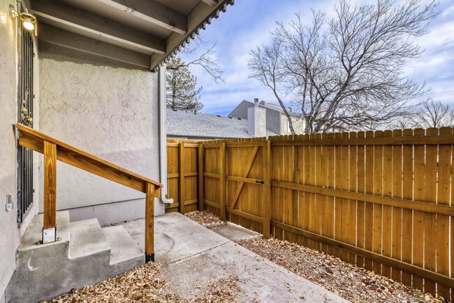 Building Photo - 2301 E Fremont Ave