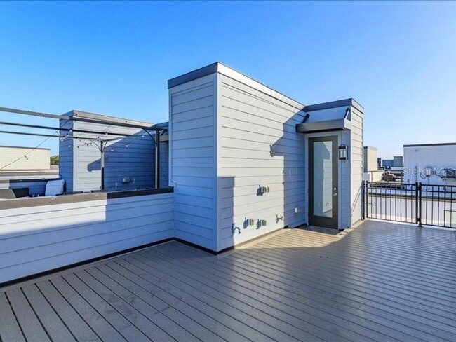 Building Photo - 2353 Brix St