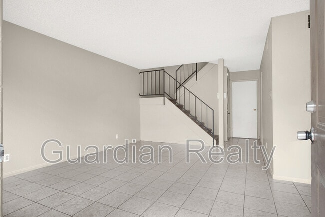 Building Photo - 2209 Tall Pine Dr