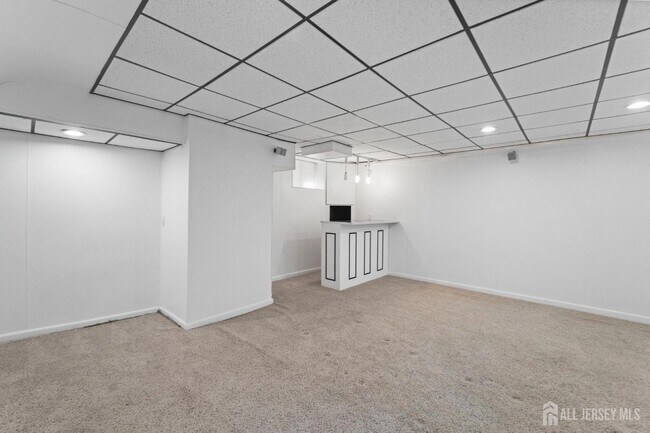 Building Photo - 13 Jill Ct