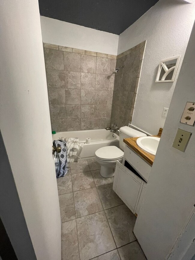 Building Photo - 3BD Home needing some TLC!! Has Fenced in Backyard & a 2-Car Garage!!