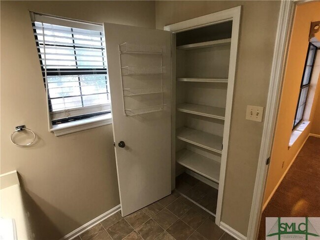 Building Photo - 114 Hidden Lake Ct