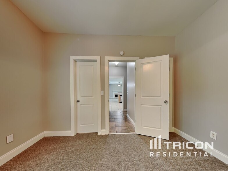 Building Photo - 294 Sweetwater Bridge Cir