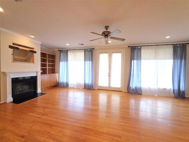 Building Photo - 9260 Deepwater Dr