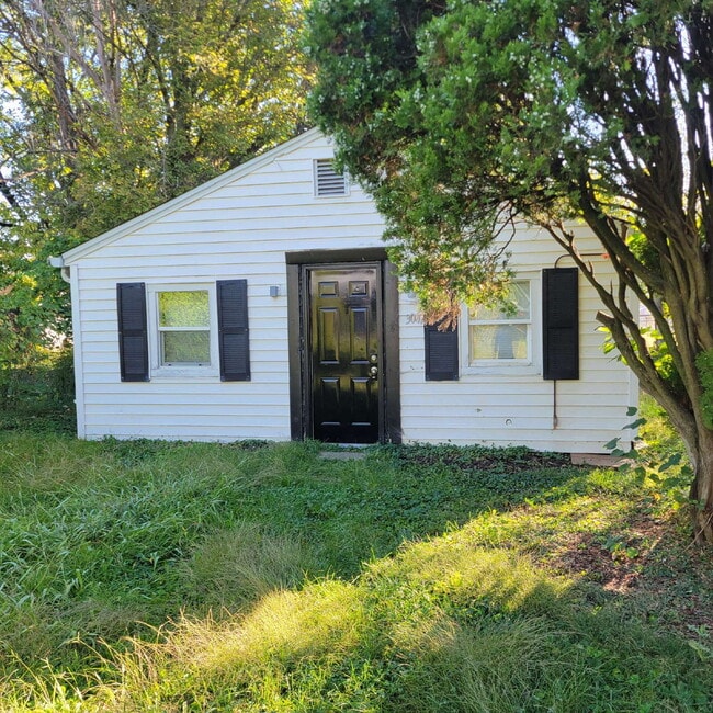 Primary Photo - 4BR Mars Hill House! Must See!