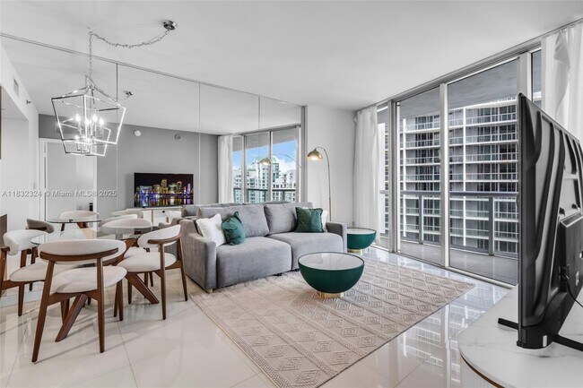Building Photo - 495 Brickell Ave