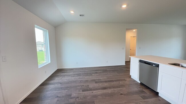 Building Photo - Beautiful new construction 3 bed, 2 bath home in Broken Arrow!
