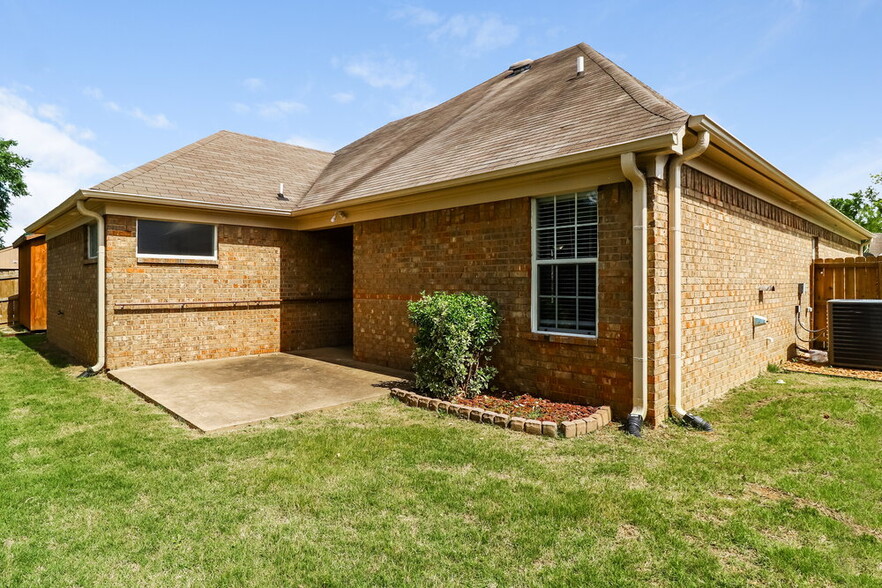 Building Photo - 105 Clay Hills Dr
