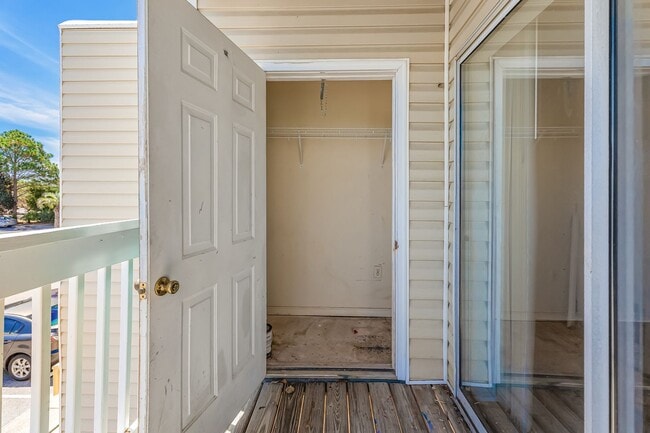 Building Photo - Destin Condo with Great Amenities