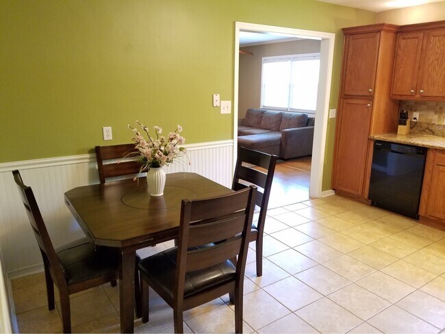 Building Photo - Welcome to this charming home in Chesapeak...