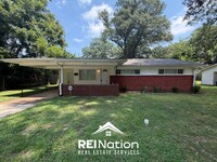 Building Photo - Charming 3BR/2BA East Memphis Home | 1,795 Sq Ft, Hardwood Floors & Fireplace