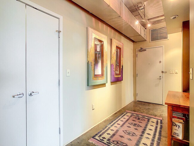 Building Photo - 10 N Summerlin Ave