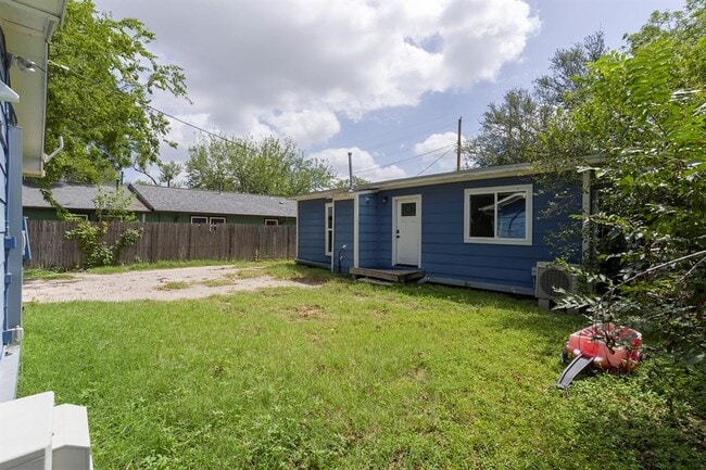Building Photo - 1116 Ebert Ave